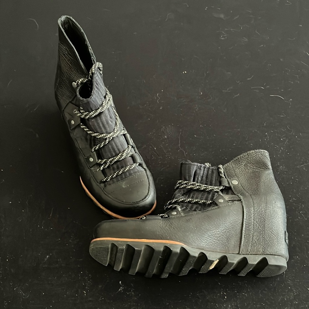 Sorel Size 8.5 Black Lace Up Joan of Arc Wedge Bootie.